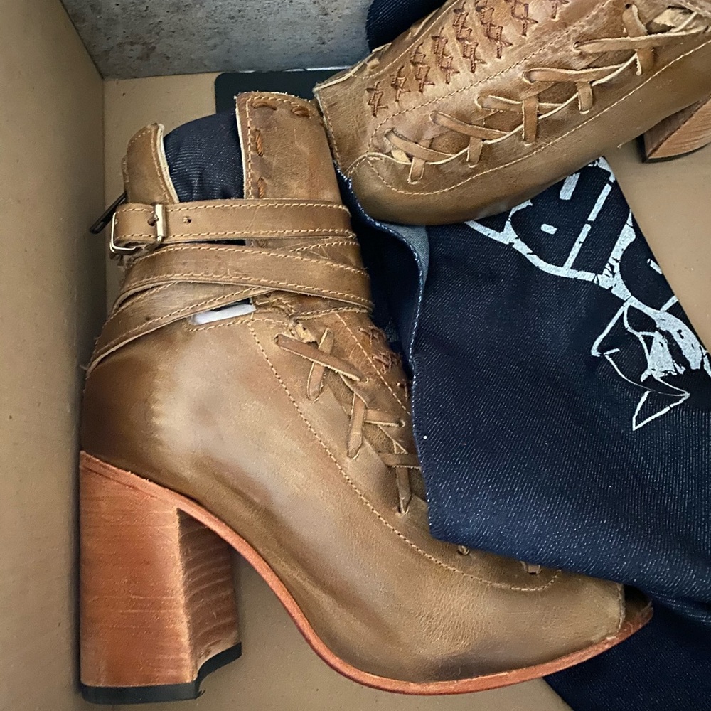 Freebird - eagle tan size 6